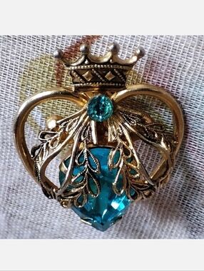 CORO Vintage Teal Rhinestone Crown Heart Brooch Pin Gold Tone Valentine's Day